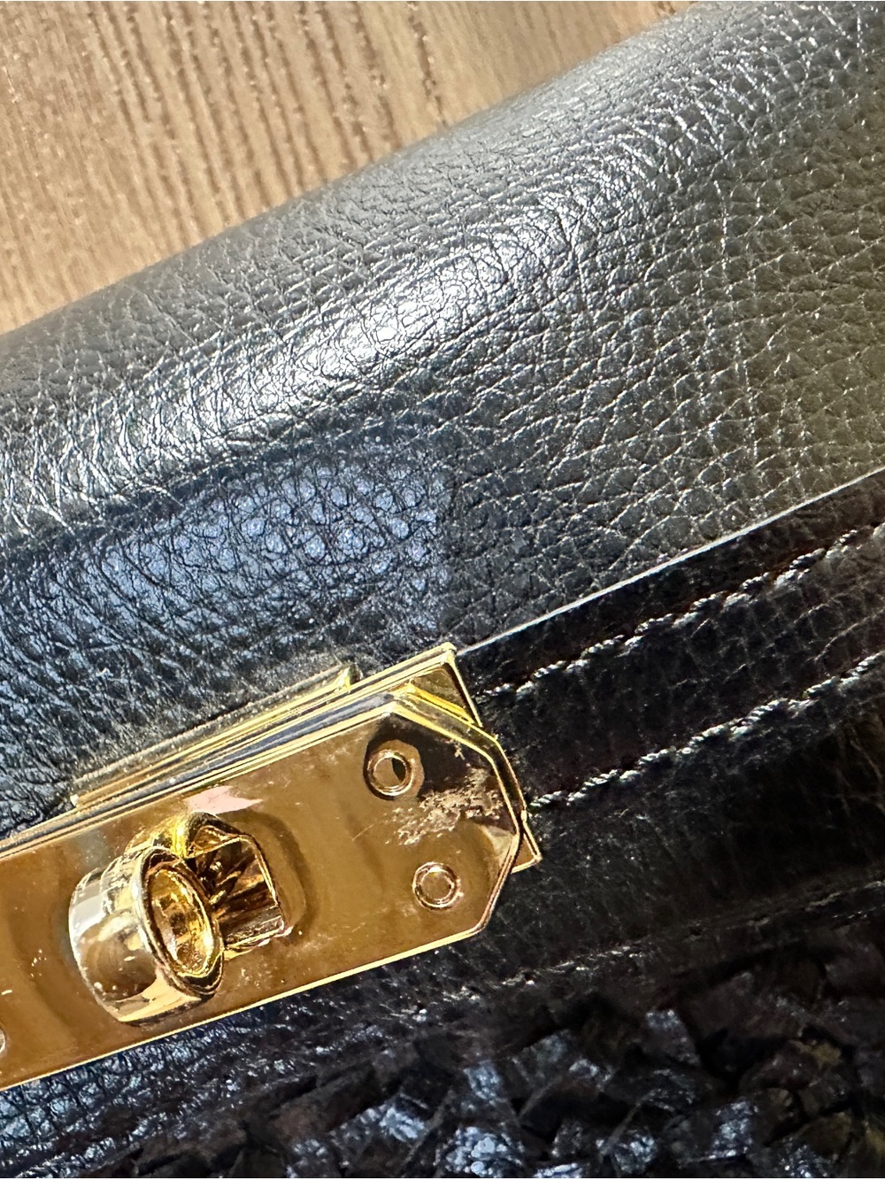 Serpui Black Woven Leather Crossbody bag with Gold Turn-Lock - Picture 12 of 15